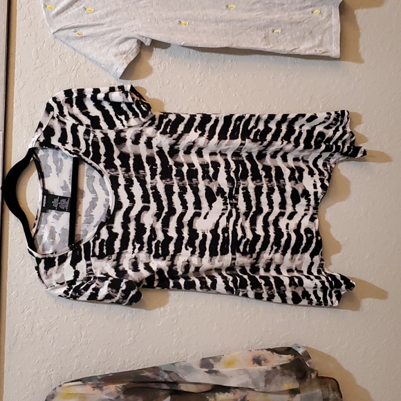 Women's tops some are dressy some are comfy - Picture 15 of 16